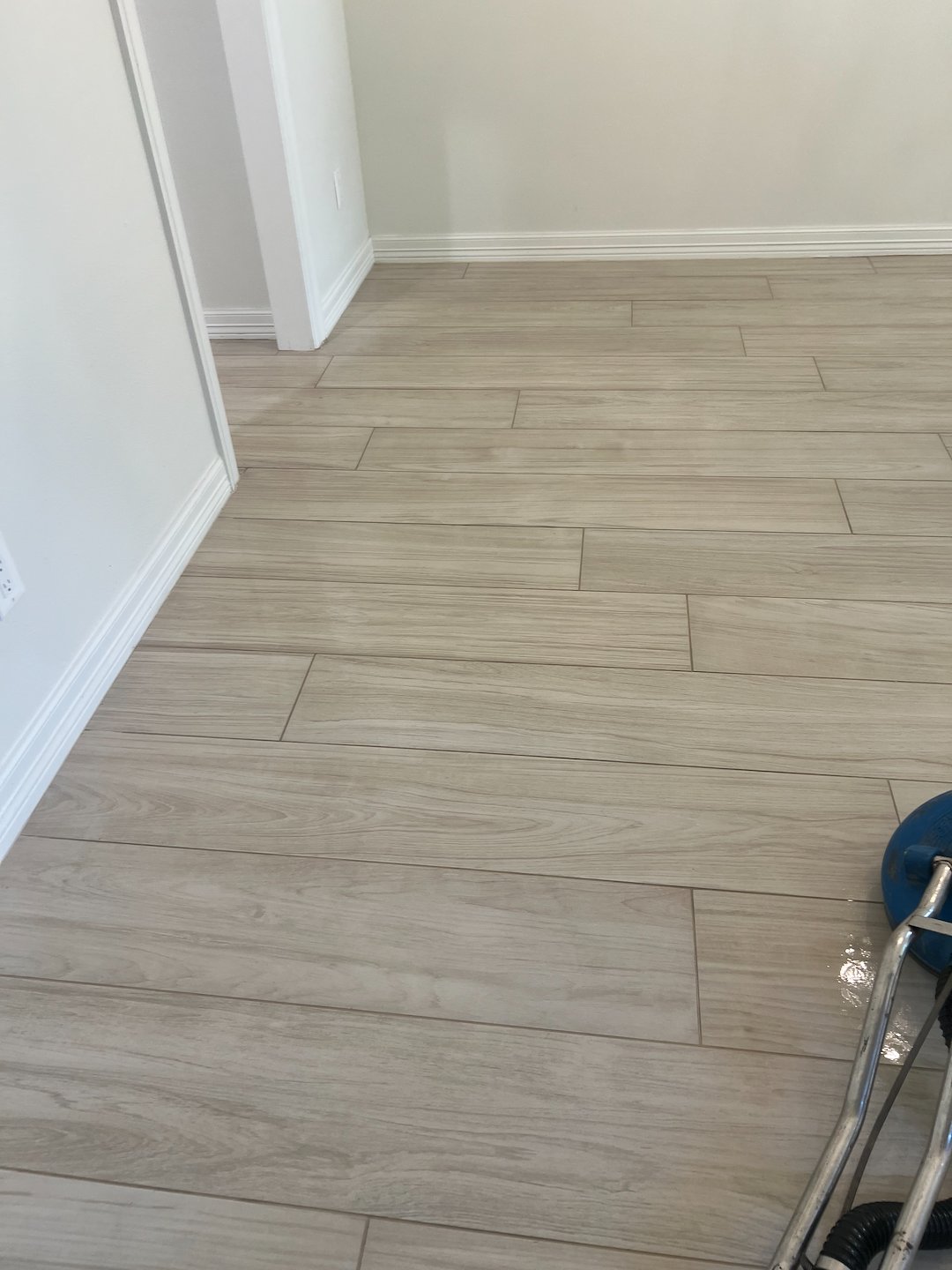 Tile & grout cleaning, floors cleaning, steam cleaning, Beaumont Texas Thumbnail